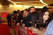 Бурак Озчивит и сотни бакинских поклонниц – ажиотаж, восторг, признания в любви (ФОТО)