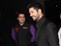 Бурак Озчивит показал поклонникам, с каким ажиотажем его встретили в Баку (ФОТО)