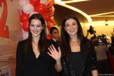 Бурак Озчивит и сотни бакинских поклонниц – ажиотаж, восторг, признания в любви (ФОТО)