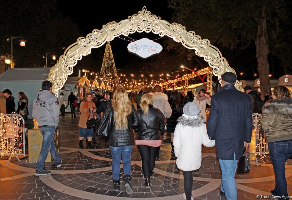 В Баку открылась традиционная благотворительная ярмарка "Холодные руки, горячее сердце" (ФОТО)