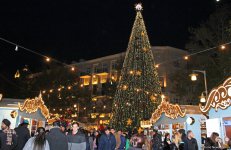 В Баку открылась традиционная благотворительная ярмарка "Холодные руки, горячее сердце" (ФОТО)