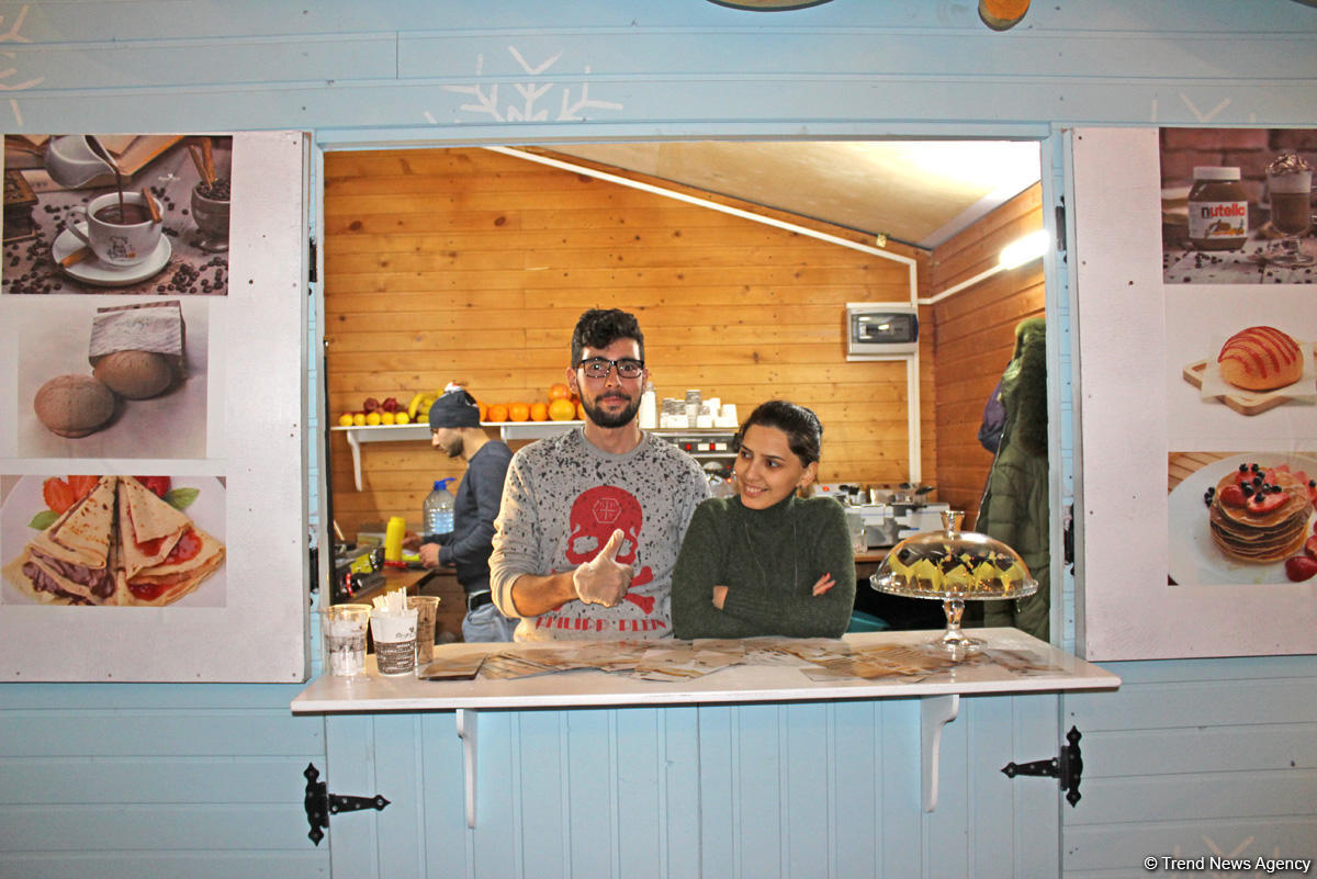 В Баку открылась традиционная благотворительная ярмарка "Холодные руки, горячее сердце" (ФОТО)