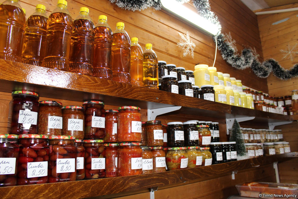 В Баку открылась традиционная благотворительная ярмарка "Холодные руки, горячее сердце" (ФОТО)