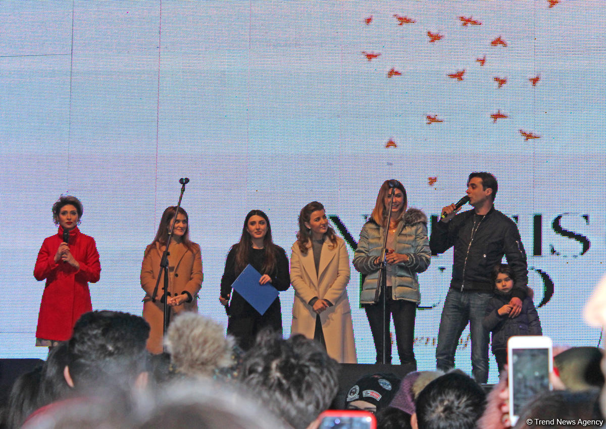 В Баку открылась традиционная благотворительная ярмарка "Холодные руки, горячее сердце" (ФОТО)