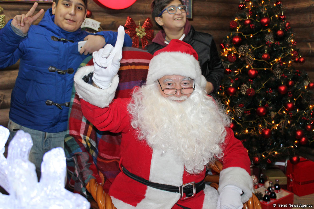 В Баку открылась традиционная благотворительная ярмарка "Холодные руки, горячее сердце" (ФОТО)