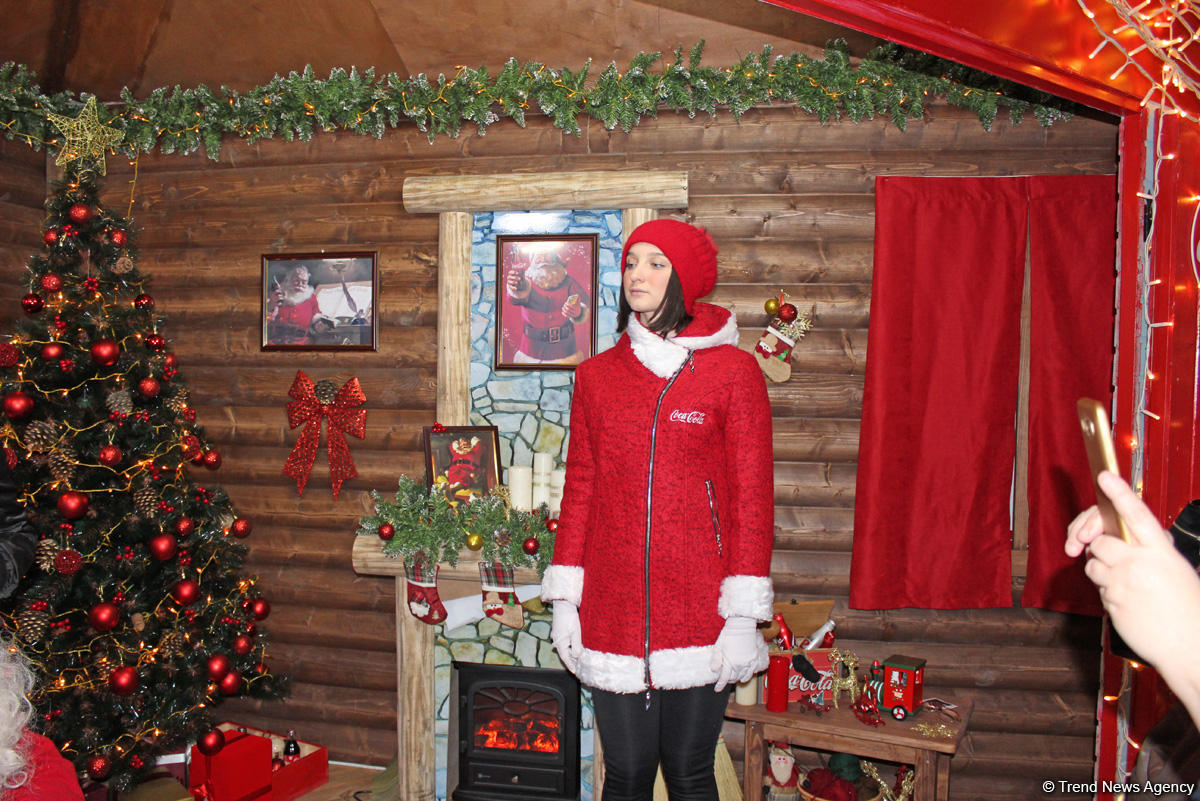 В Баку открылась традиционная благотворительная ярмарка "Холодные руки, горячее сердце" (ФОТО)