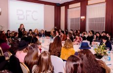 Зимнее настроение азербайджанских дизайнеров – горячие дискуссии со вкусным ужином (ФОТО)