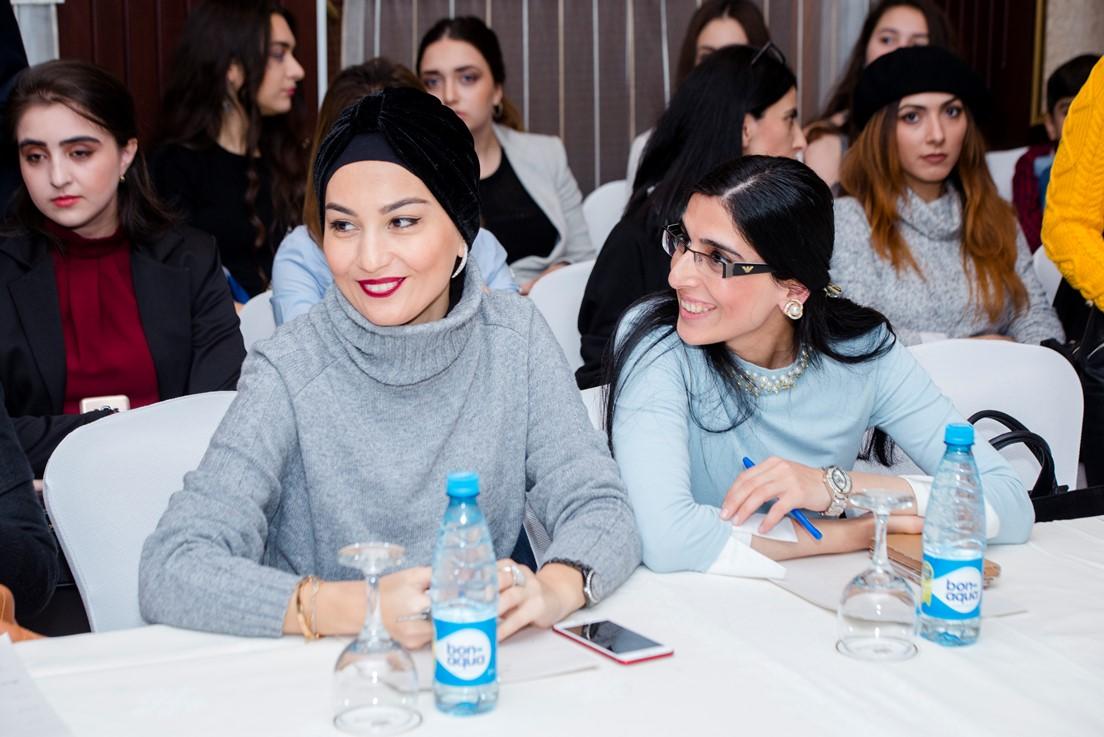 Зимнее настроение азербайджанских дизайнеров – горячие дискуссии со вкусным ужином (ФОТО)