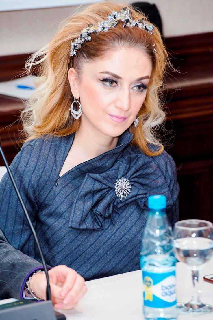 Зимнее настроение азербайджанских дизайнеров – горячие дискуссии со вкусным ужином (ФОТО)