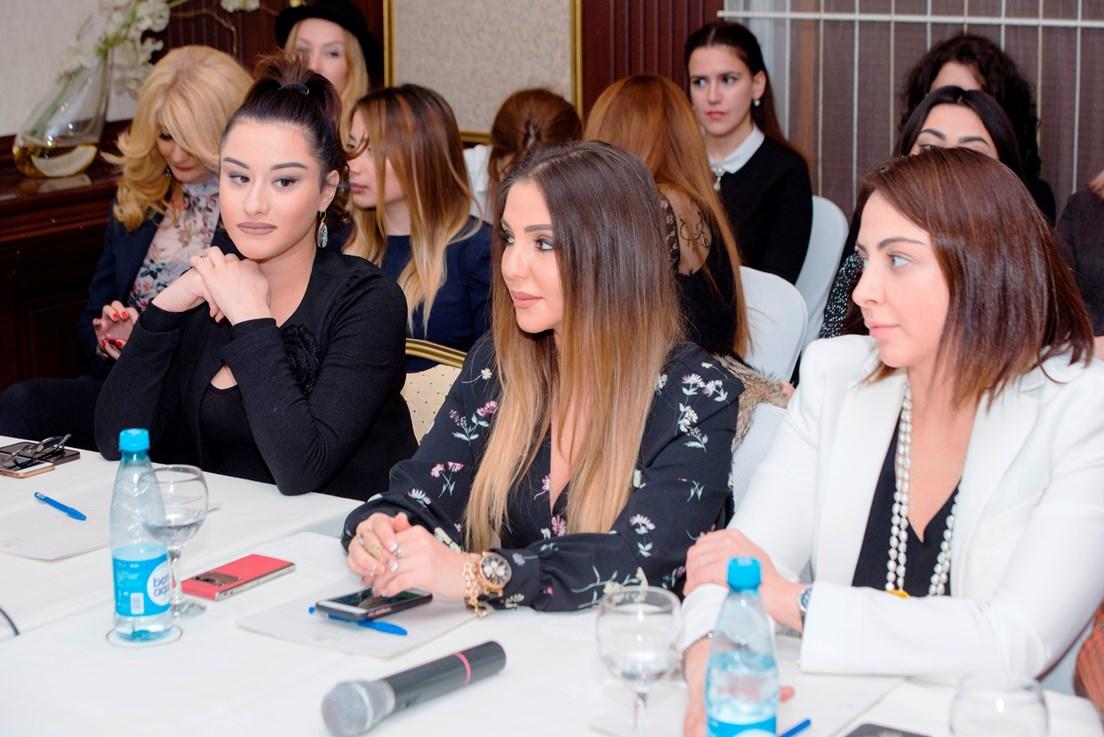 Зимнее настроение азербайджанских дизайнеров – горячие дискуссии со вкусным ужином (ФОТО)