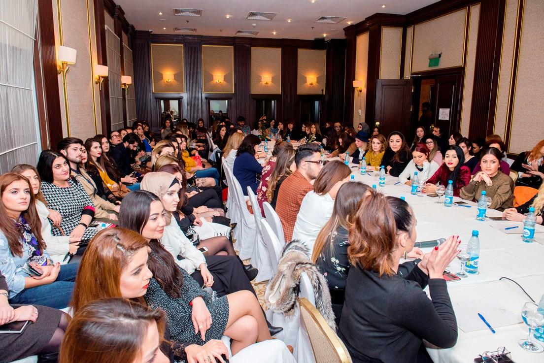 Зимнее настроение азербайджанских дизайнеров – горячие дискуссии со вкусным ужином (ФОТО)