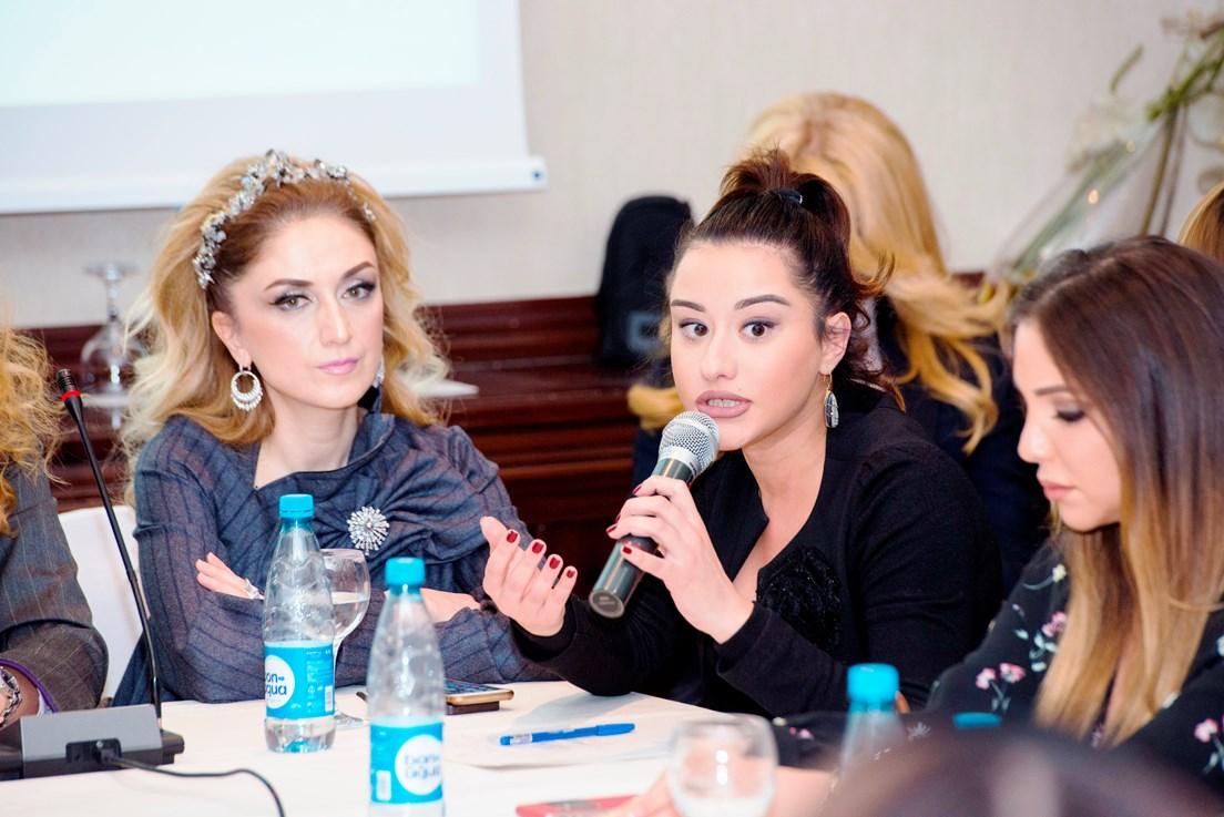 Зимнее настроение азербайджанских дизайнеров – горячие дискуссии со вкусным ужином (ФОТО)