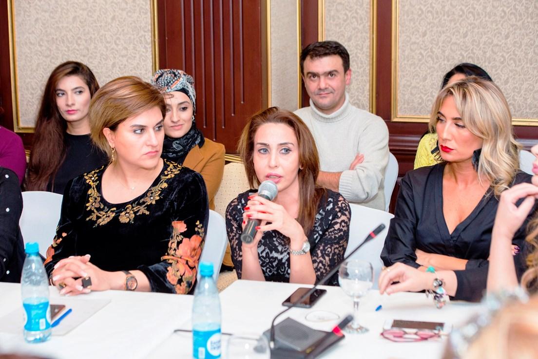 Зимнее настроение азербайджанских дизайнеров – горячие дискуссии со вкусным ужином (ФОТО)