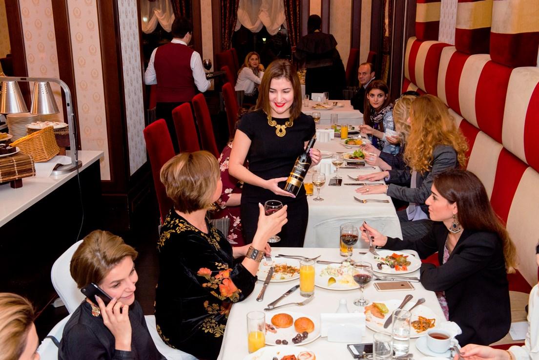 Зимнее настроение азербайджанских дизайнеров – горячие дискуссии со вкусным ужином (ФОТО)