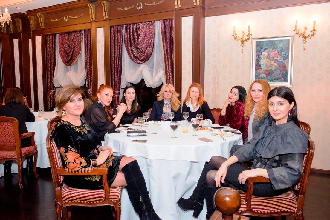 Зимнее настроение азербайджанских дизайнеров – горячие дискуссии со вкусным ужином (ФОТО)