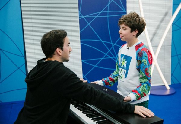 Рустам Керимов принес команде Азербайджана победу в очередном туре шоу "Во весь голос" (ФОТО,ВИДЕО)