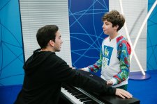 Рустам Керимов принес команде Азербайджана победу в очередном туре шоу "Во весь голос" (ФОТО,ВИДЕО)