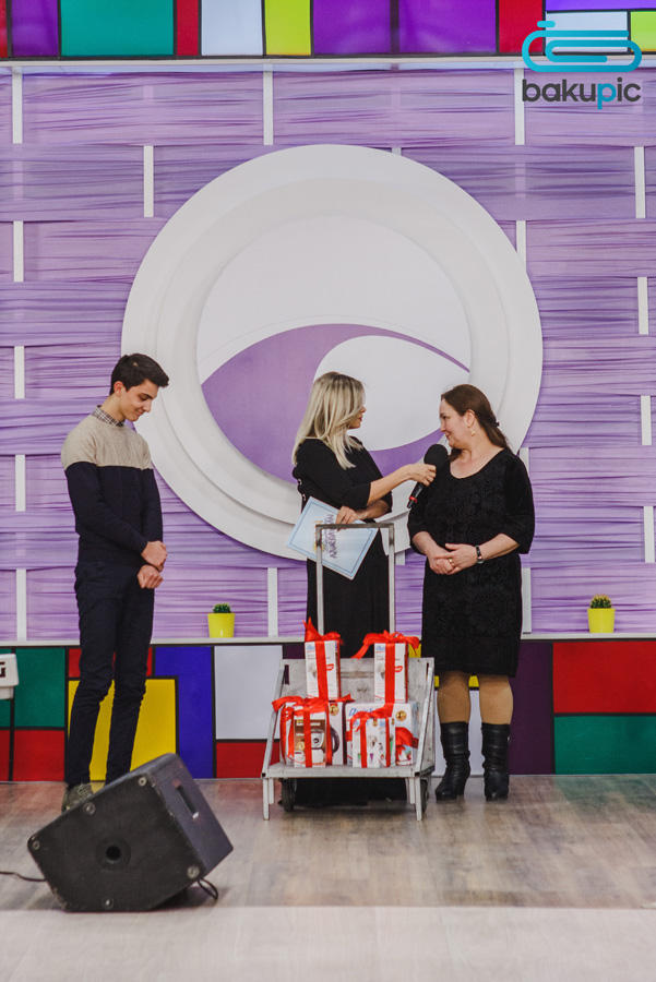 Азербайджанская телеведущая предложила учредить веселый праздник "шяп-шюп" (ФОТО)