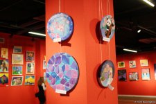 "Воображение" в Баку - маленькие шедевры юных художников (ФОТО)