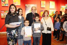 "Воображение" в Баку - маленькие шедевры юных художников (ФОТО)