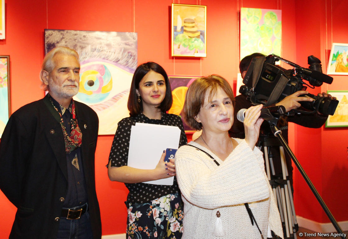 "Воображение" в Баку - маленькие шедевры юных художников (ФОТО)