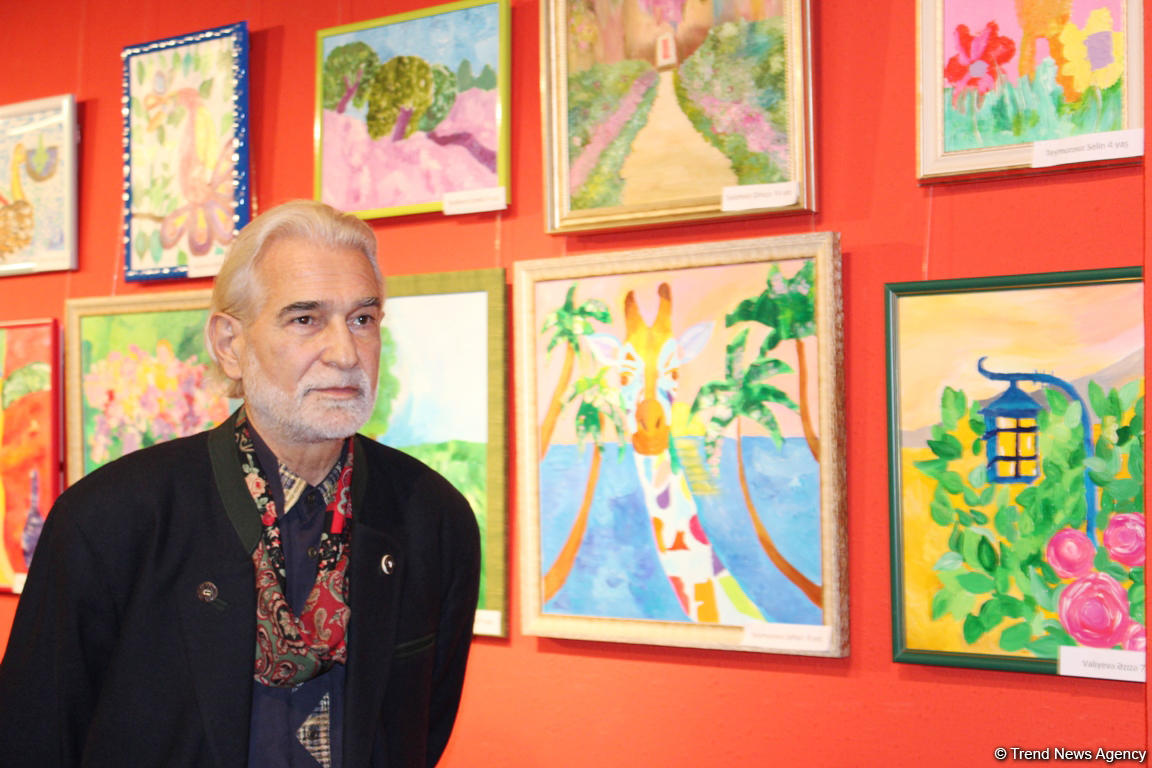 "Воображение" в Баку - маленькие шедевры юных художников (ФОТО)