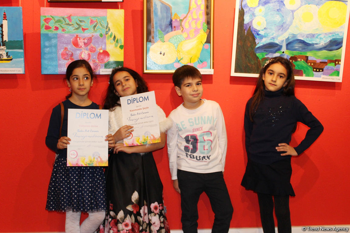 "Воображение" в Баку - маленькие шедевры юных художников (ФОТО)