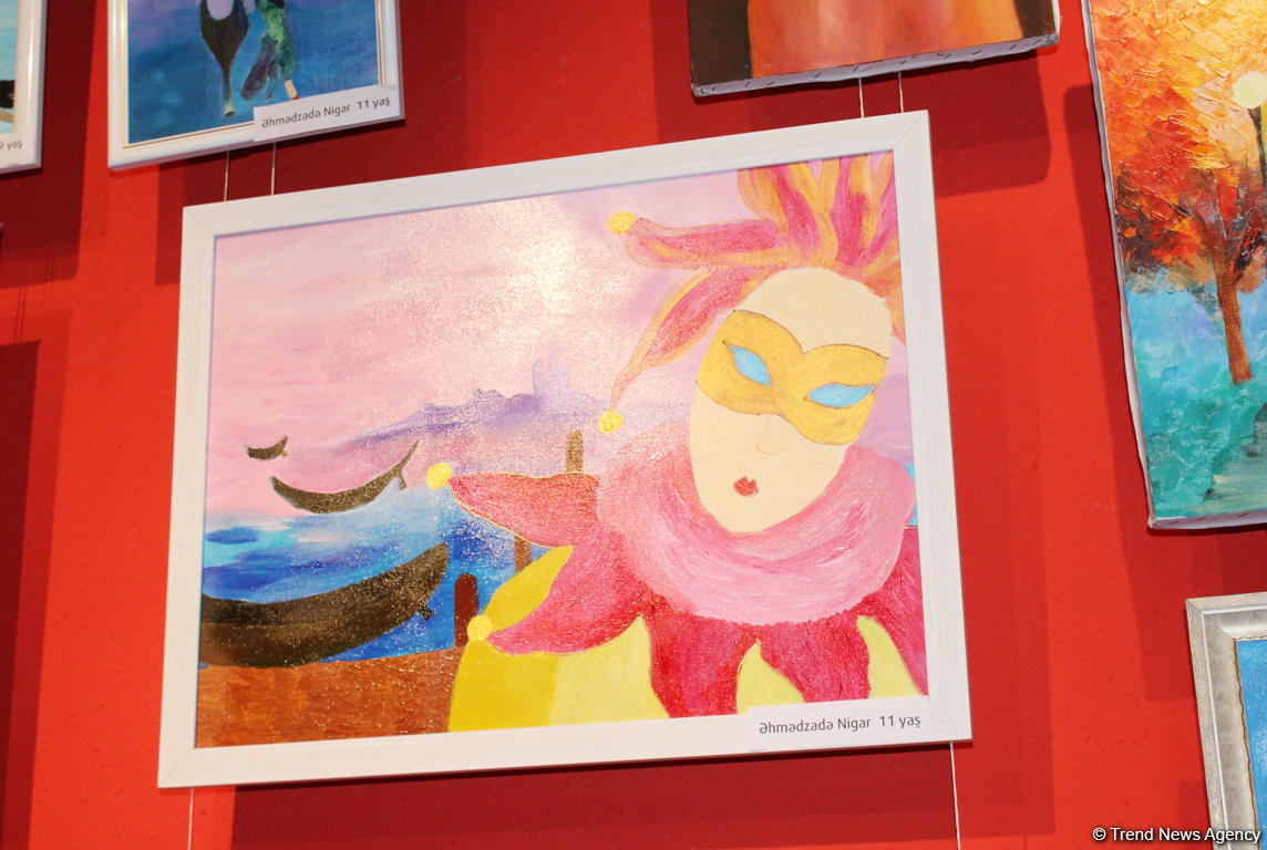 "Воображение" в Баку - маленькие шедевры юных художников (ФОТО)
