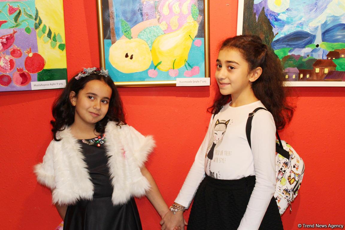 "Воображение" в Баку - маленькие шедевры юных художников (ФОТО)