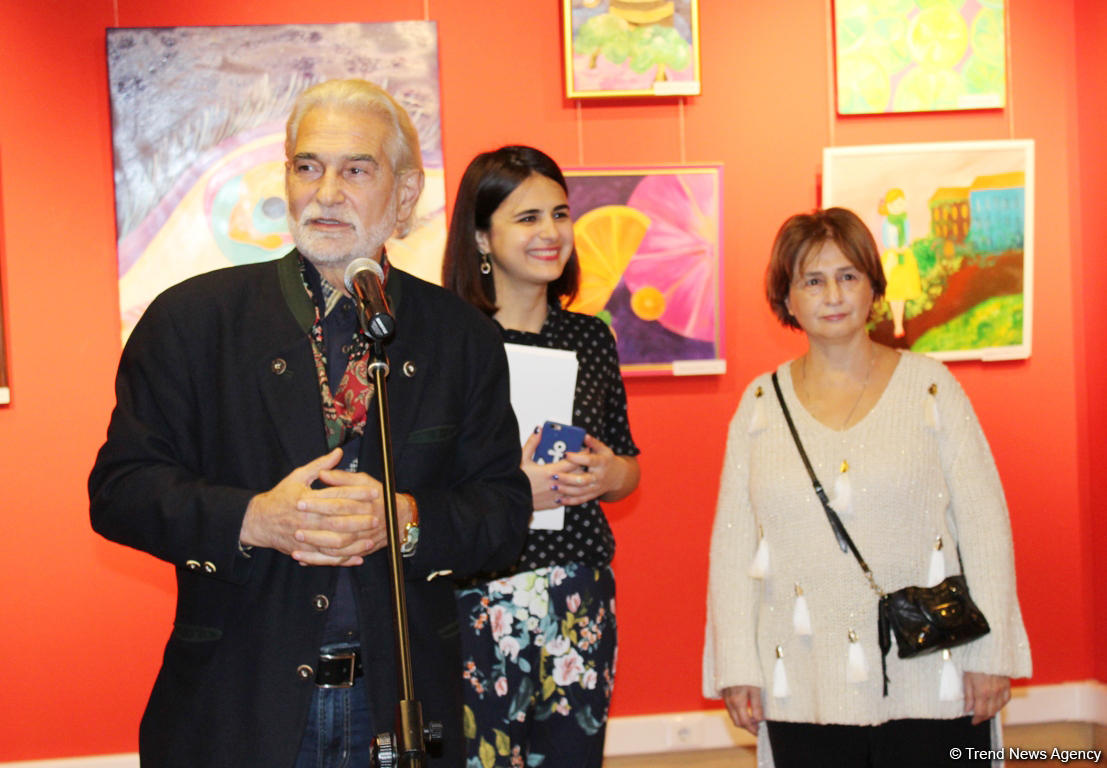 "Воображение" в Баку - маленькие шедевры юных художников (ФОТО)