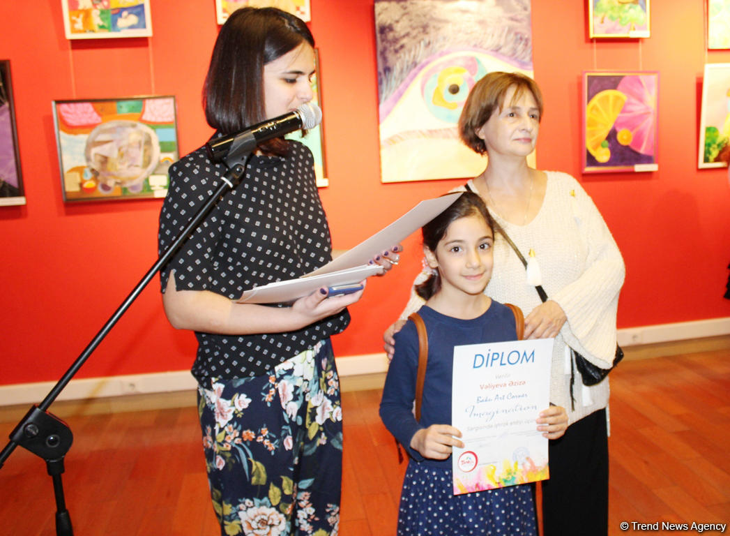 "Воображение" в Баку - маленькие шедевры юных художников (ФОТО)