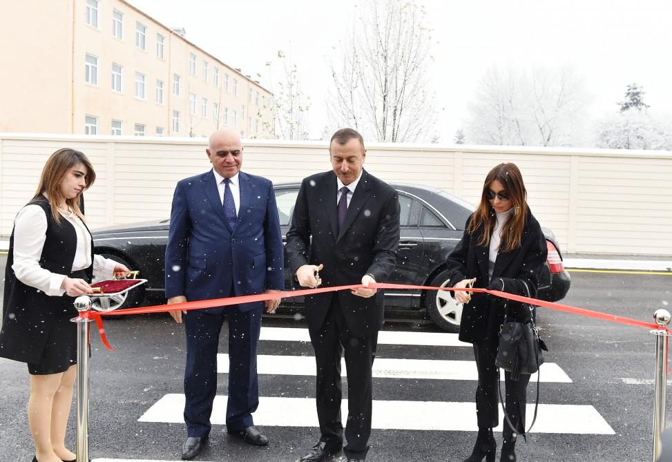 Президент Ильхам Алиев: В 2018  году в различных местах Азербайджана откроются еще десять ковровых фабрик (ФОТО)