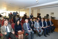 В Баку презентована книга «Блеск и нищета Лейлы Юнус» (ФОТО)