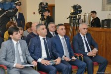 В Баку презентована книга «Блеск и нищета Лейлы Юнус» (ФОТО)