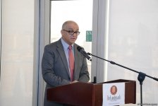 В Баку презентована книга «Блеск и нищета Лейлы Юнус» (ФОТО)