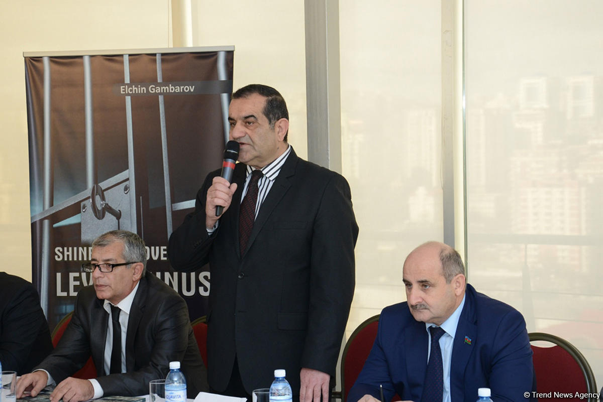 В Баку презентована книга «Блеск и нищета Лейлы Юнус» (ФОТО)