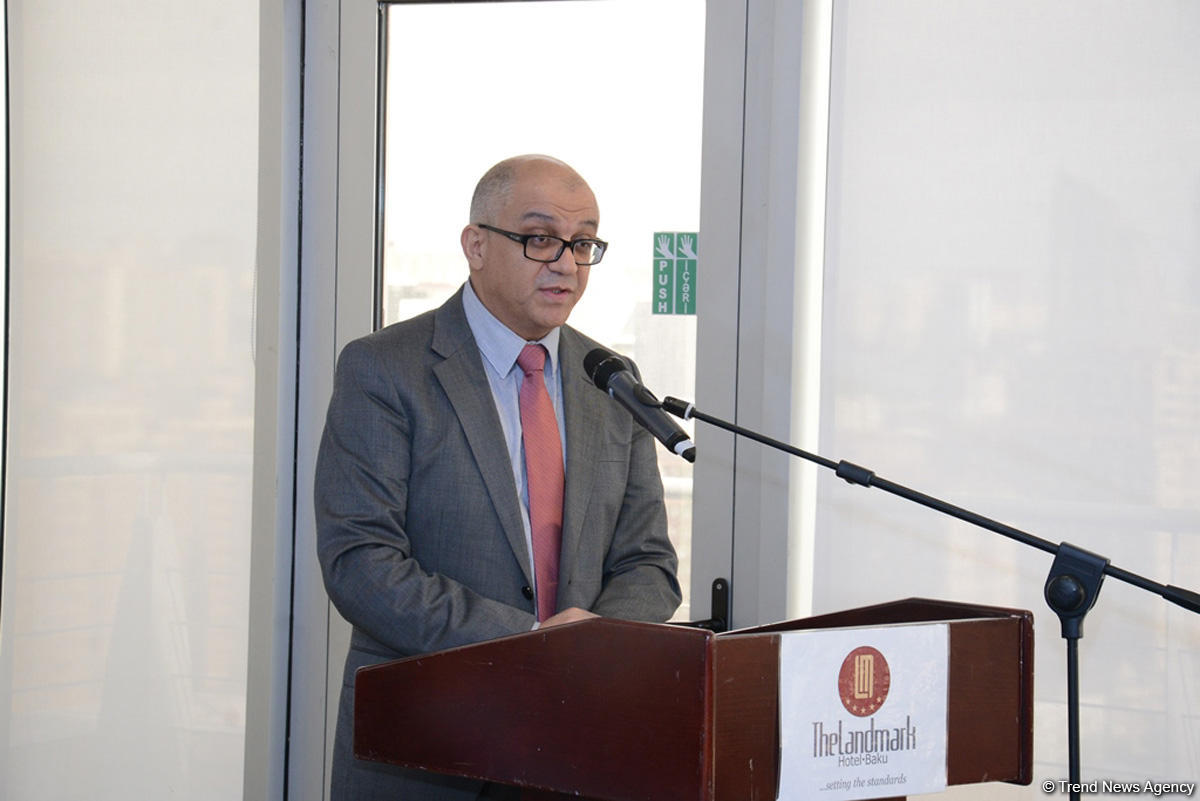 В Баку презентована книга «Блеск и нищета Лейлы Юнус» (ФОТО)