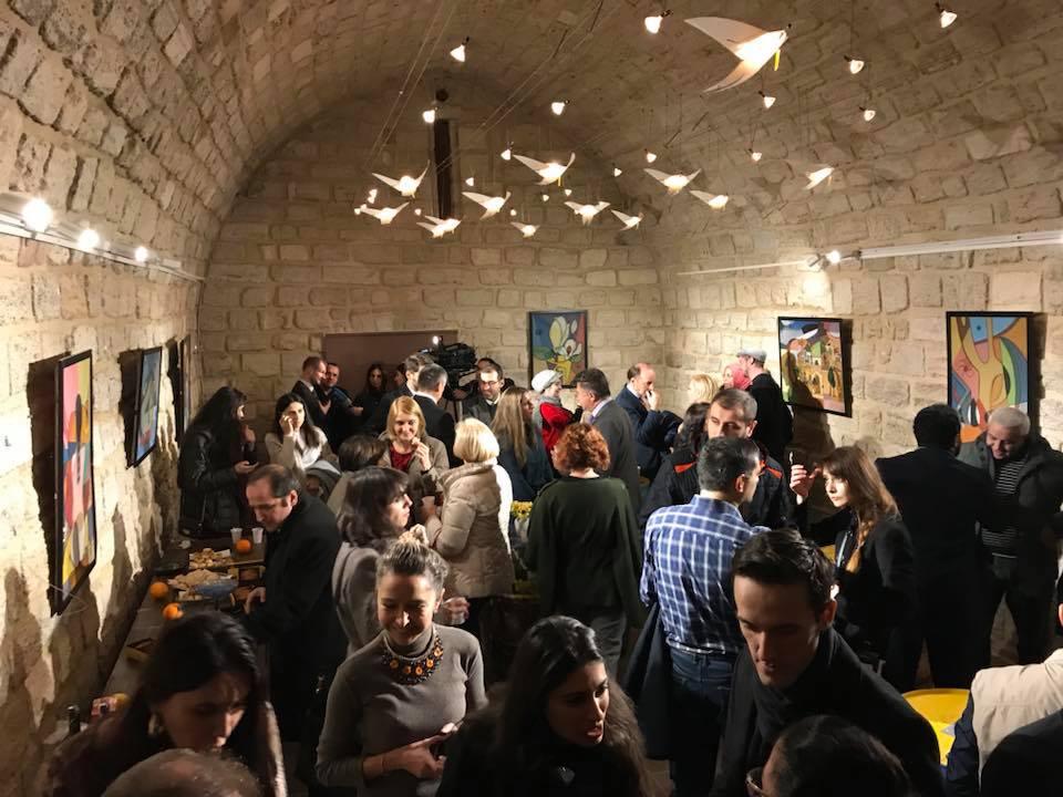 Житель Швейцарии провел в Баку "металлическое озеленение"  (ФОТО)