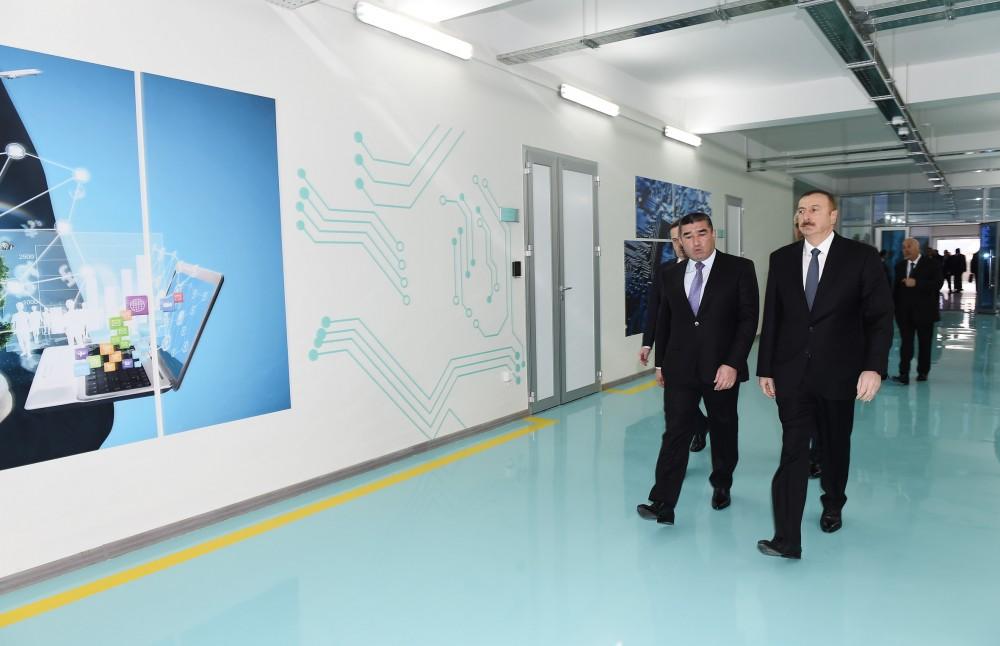 Президент Ильхам Алиев посетил Сумгайытский химико-промышленный парк (ФОТО)