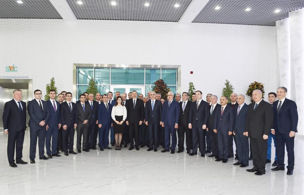 Президент Ильхам Алиев посетил Сумгайытский химико-промышленный парк (ФОТО)