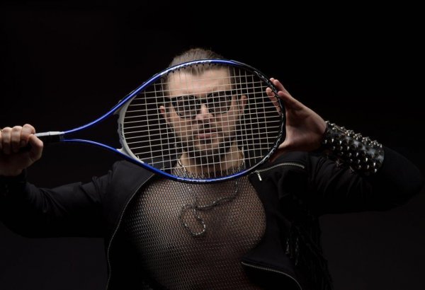 Азербайджанский певец представил клип, посвященный Неделям моды (ВИДЕО, ФОТО)