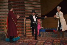 Из Карабаха в Париж (ФОТО)