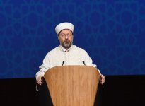 Президент Ильхам Алиев принял участие в международной конференции "Год Исламской солидарности-2017: Межрелигиозный и межкультурный диалог" (ФОТО)