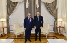 Президент Азербайджана вручил орден «Истиглал» народному артисту Фархаду Бадалбейли (ФОТО)