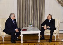 Президент Азербайджана вручил орден «Истиглал» народному артисту Фархаду Бадалбейли (ФОТО)