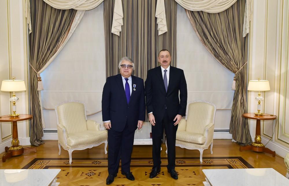 Президент Азербайджана вручил орден «Истиглал» народному артисту Фархаду Бадалбейли (ФОТО)