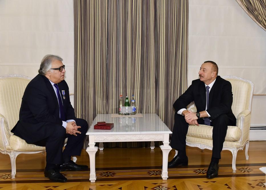 Президент Азербайджана вручил орден «Истиглал» народному артисту Фархаду Бадалбейли (ФОТО)