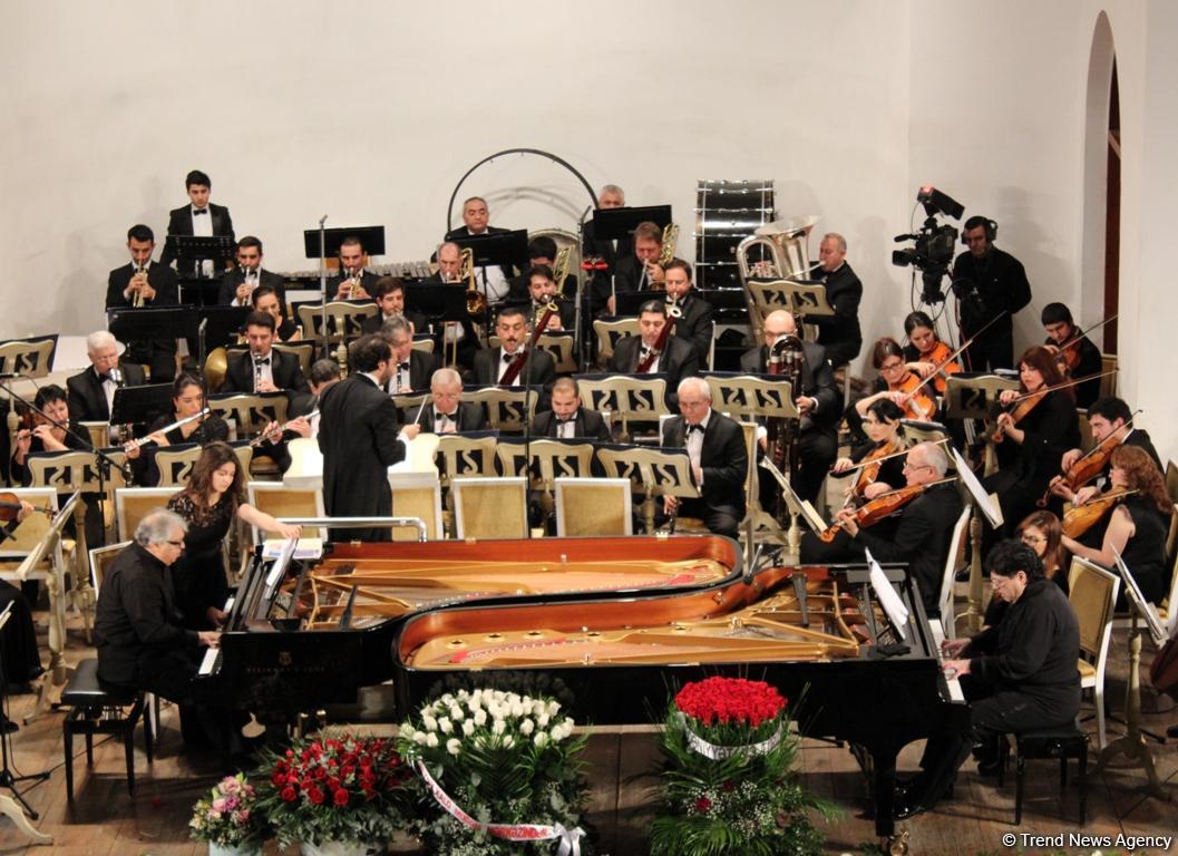 Завораживающая музыка и виртуозная игра: в Баку отметили юбилей Фархада Бадалбейли (ФОТО)