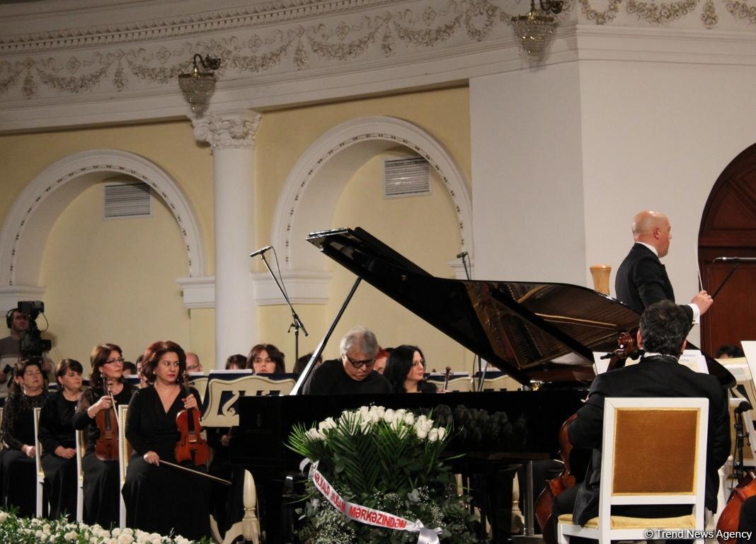 Завораживающая музыка и виртуозная игра: в Баку отметили юбилей Фархада Бадалбейли (ФОТО)