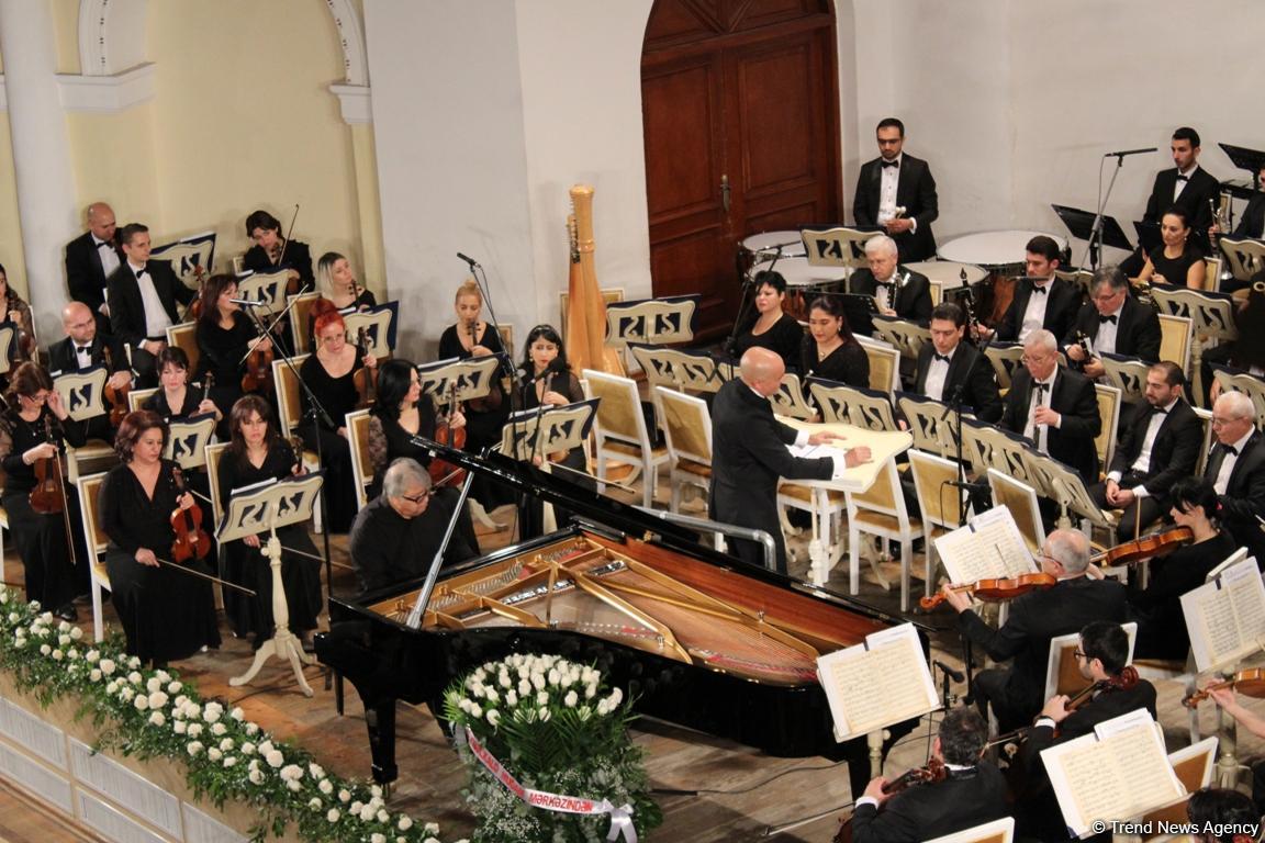 Завораживающая музыка и виртуозная игра: в Баку отметили юбилей Фархада Бадалбейли (ФОТО)